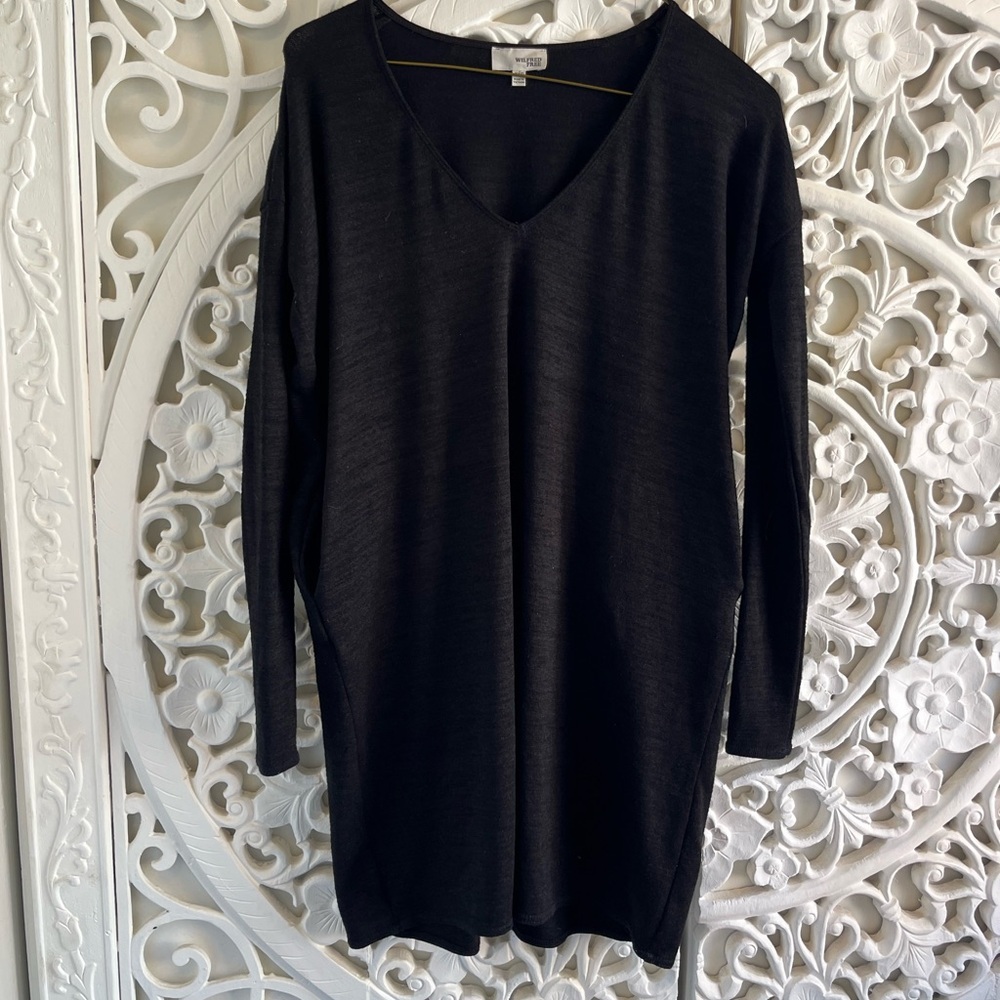 Aritzia Wilfred Free Black V-Neck Tunic Sweater XXS Lightweight Long Sleeve